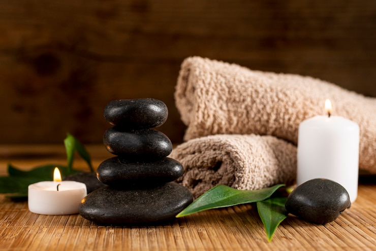 Foto gratuito splendida disposizione con pietre spa e candele