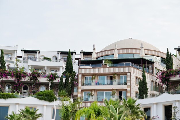 Splendida vista dell'hotel reale di lusso a cupola a Bodrum, in Turchia