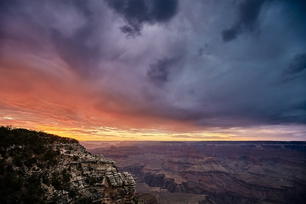 Splendido scenario di un paesaggio del canyon nel Parco Nazionale del Grand Canyon, Arizona - USA