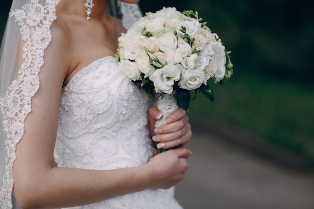 Sposa con il mazzo