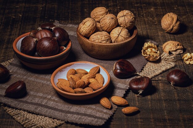 Spuntino sano su tessuto di tela