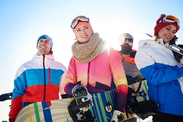 Squadra con attrezzature invernali nella vista dall'alto