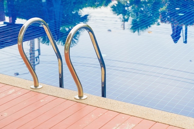 Stair piscina nella splendida località di lusso resort piscina