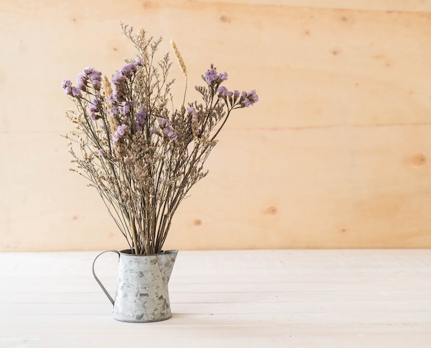 statice e fiori di caspia