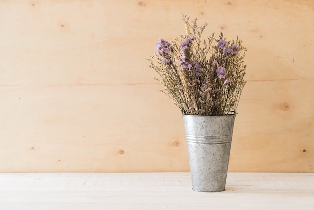 statice e fiori di caspia