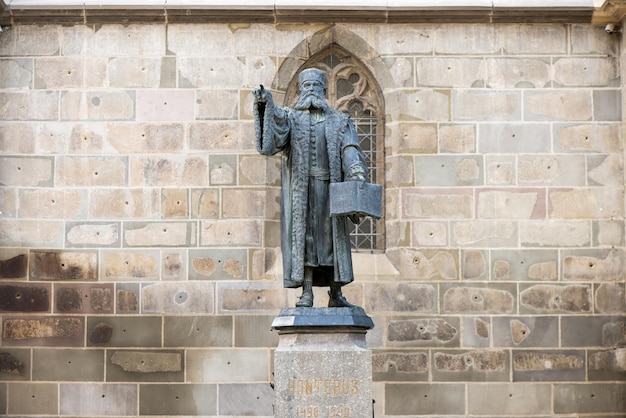 Statua di Johannes Honterus a Brasov Romania