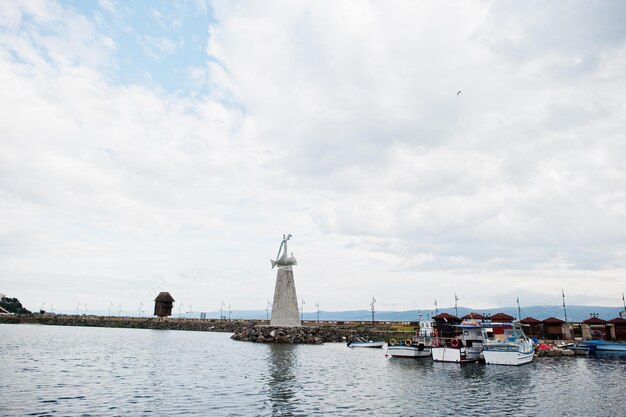 Statua di San Nicola nella città vecchia L'antica città di Nesebar Bulgaria