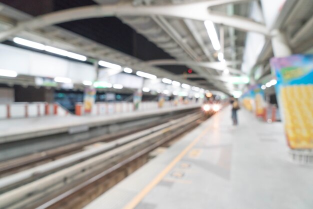 Stazione ferroviaria elettrica di sfocatura astratta