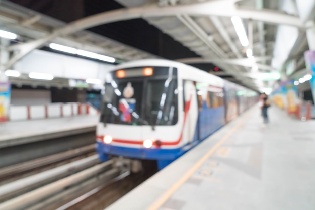 Stazione ferroviaria elettrica di sfocatura astratta