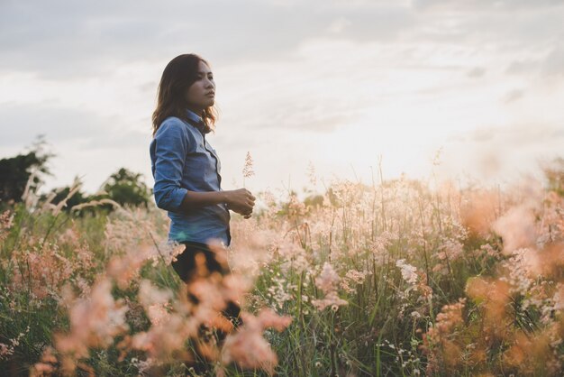 Stile di vita bella gente tempo libero natura