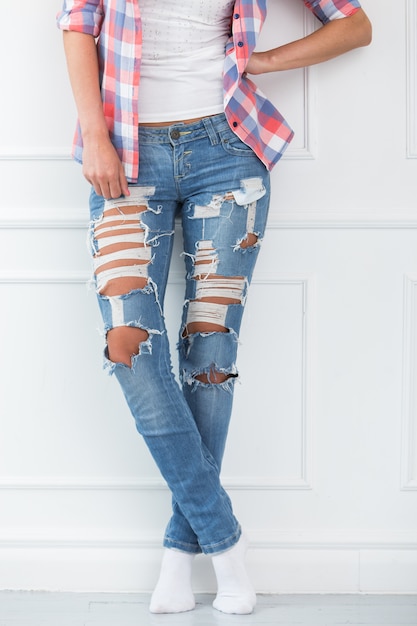 Stile di vita. Bella ragazza in jeans