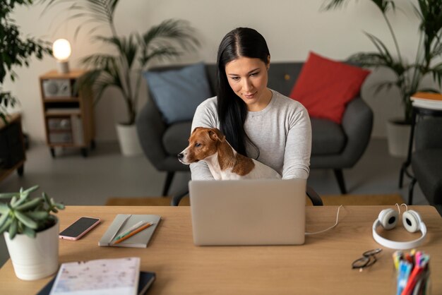 Stile di vita dell'animale domestico insieme al proprietario