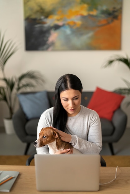 Stile di vita dell'animale domestico insieme al proprietario