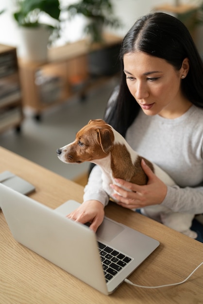 Stile di vita dell'animale domestico insieme al proprietario