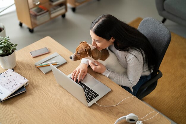 Stile di vita dell'animale domestico insieme al proprietario