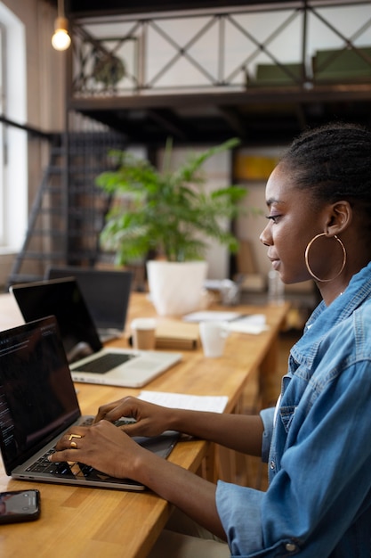 Stile di vita della donna in ufficio