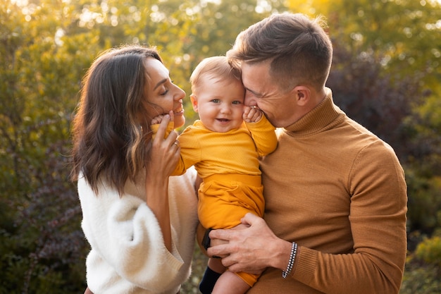 Stile di vita familiare all'aperto in autunno