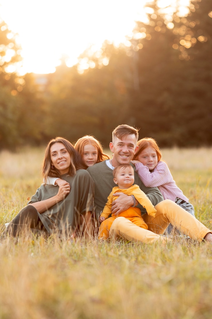 Foto gratuito stile di vita familiare all'aperto in autunno