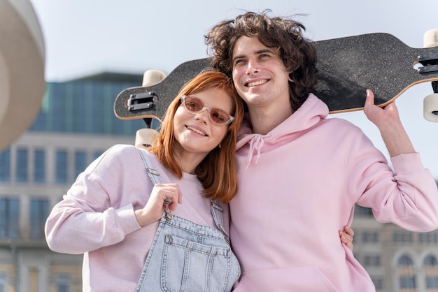 Stile di vita nel concetto di città con persone di smiley