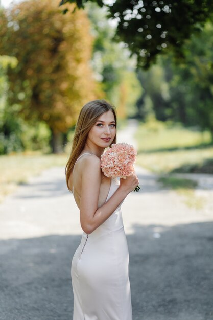 Storia d'amore nel parco. Felice uomo e donna