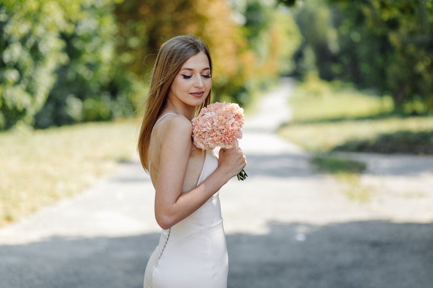 Storia d'amore nel parco. Felice uomo e donna