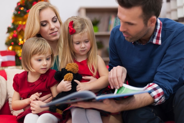 Storia molto interessante di papà la sera di Natale