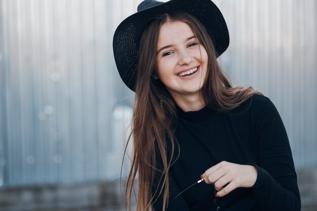 strada di colore vestiti della donna dei capelli