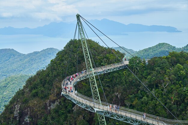 Strada tra le montagne