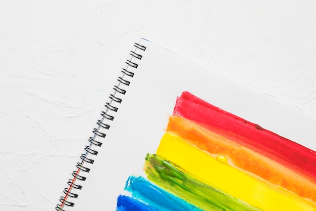 Strisce disegnate LGBT in sketchbook