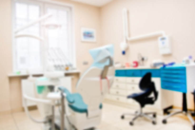 Strumenti dentistici professionali nell&#39;ufficio dentale.