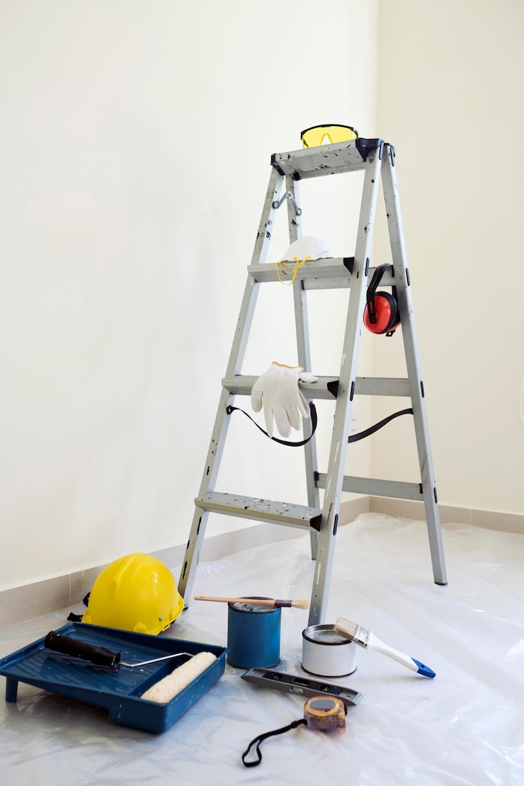 Foto gratuito strumenti di sicurezza per lavori di verniciatura
