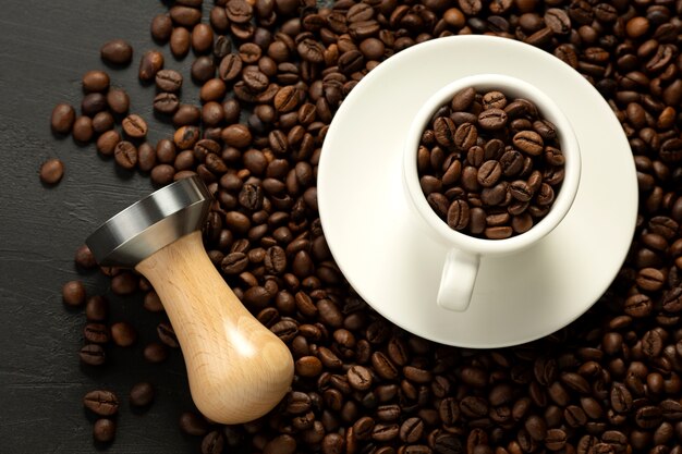 Strumento utilizzato per caffettiera e tazza