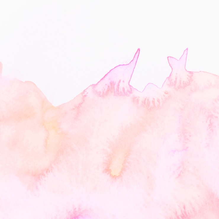 Foto gratuito struttura artistica rosa della lavata dell&#39;acquerello isolata sul contesto bianco