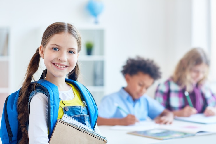 Foto gratuito studentessa di successo