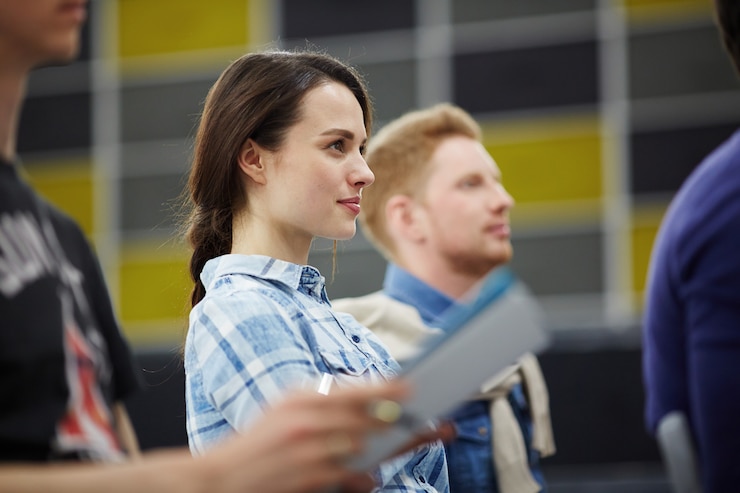 Foto gratuito studenti in formazione
