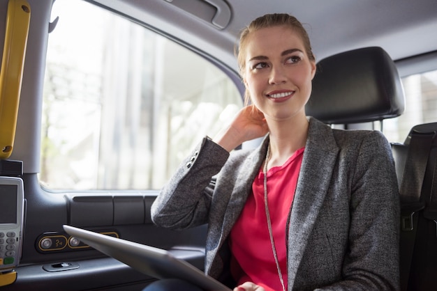 Sulla strada per un incontro stressante con un nuovo cliente