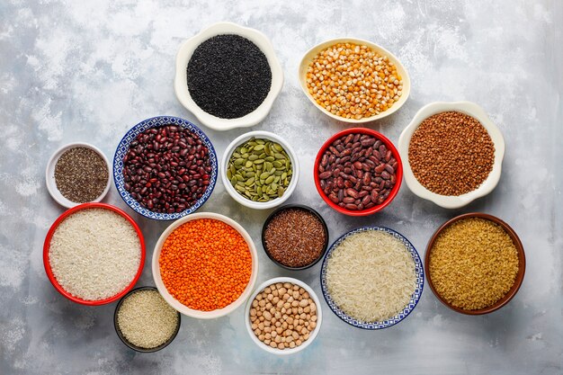 Supercibi, semi e cereali per l'alimentazione vegana e vegetariana. Mangiare pulito