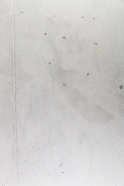 Superficie della parete in cemento grezzo con fori