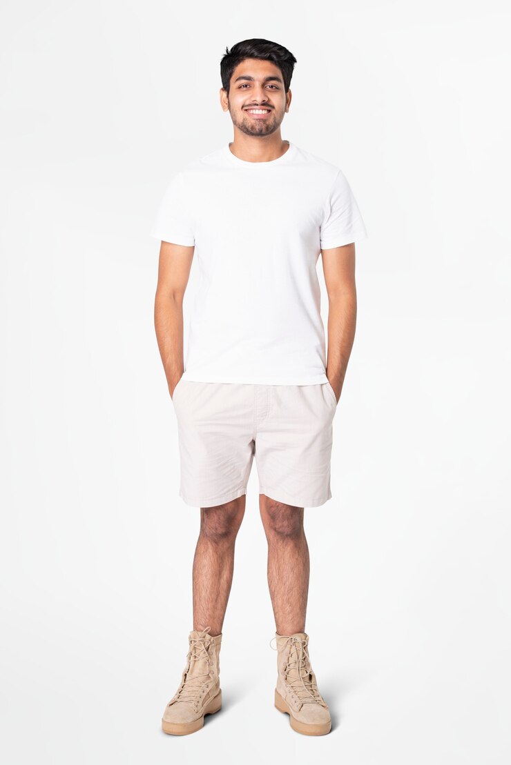 Foto gratuito t-shirt bianca e pantaloncini da uomo basic wear full body