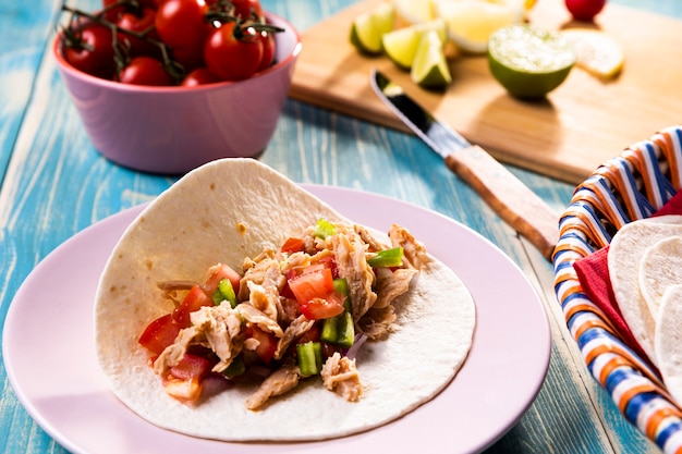 Tacos deliziosi ingredienti ad alto angolo