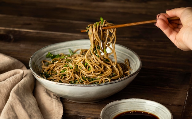 Tagliatelle in una ciotola assortimento