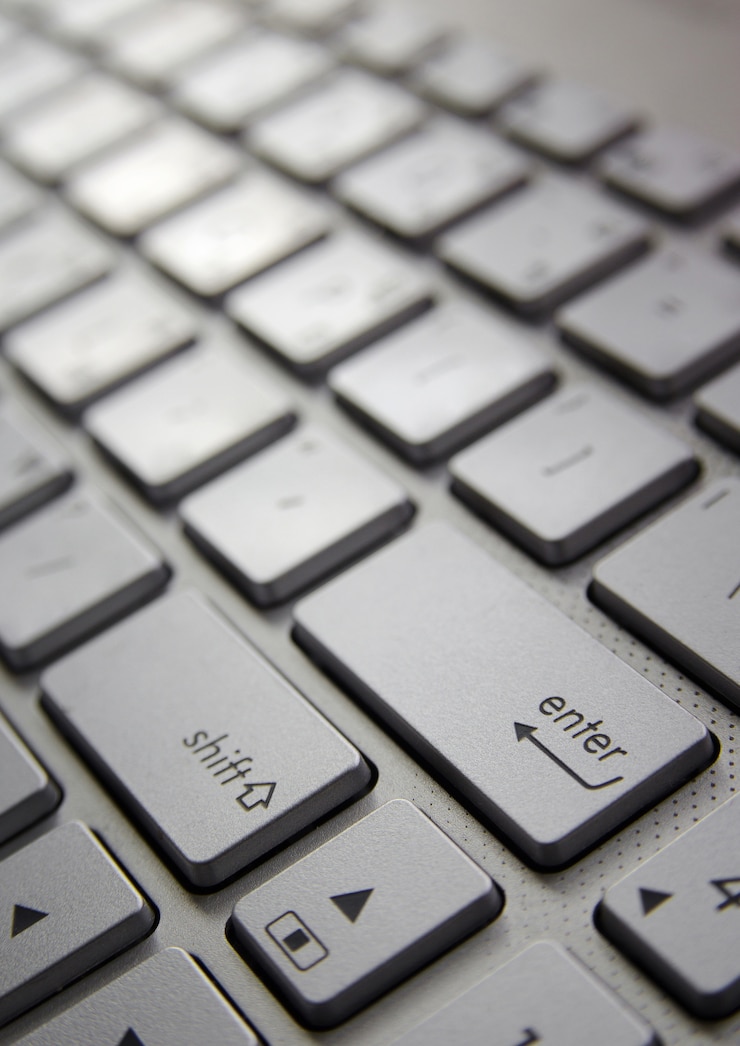 Foto gratuito tastiera del computer con pulsante di accesso