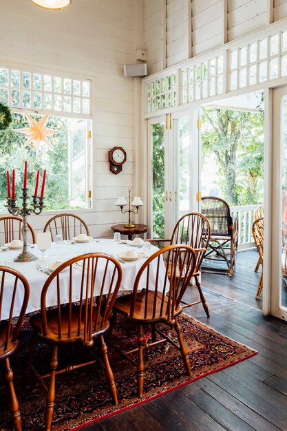 tavolo da pranzo vintage e casa d&#39;epoca