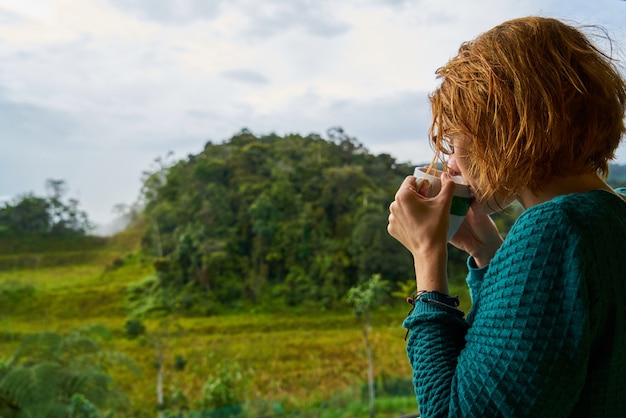 tazza adulta giovane adulto foresta turistico