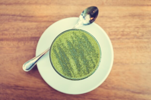 Tazza calda del latte verde del tè verde