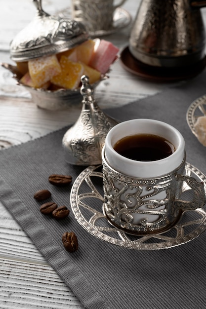 Tazza da caffè gustosa ad alto angolo