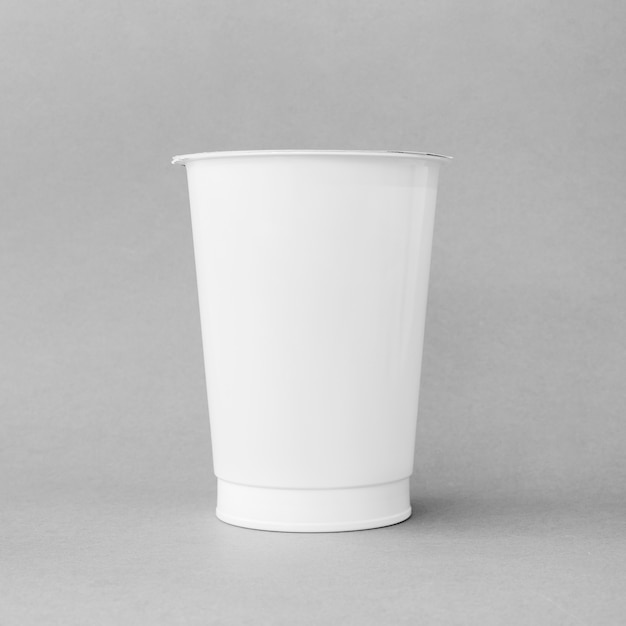 Tazza del primo piano di latteria fresca