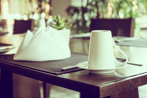 Tazza di caffè al tavolo del ristorante