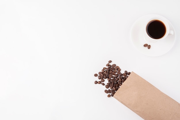 Tazza di caffè vista dall'alto con spazio di copia