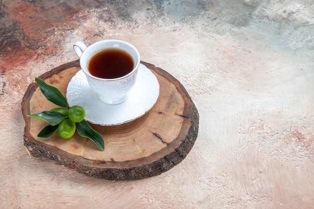 tazza di tè su grigio